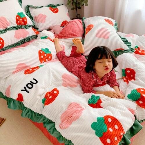 Lovely Sweetheart Strawberry Red Soft Velvet Comfortable Quilt Cover Four Piece Set Home Textile Three Piece Set