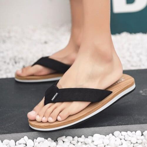 Summer flip flops mens trend Korean version of the personality of the beach shoes students simple casual sandals and slippers