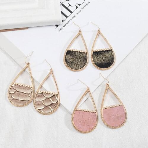 Textured PU Leather Fastened Metal Frame Teardrop Dangle Earrings for Women Classic Metal Drop Earrings Fresh Hypoallergenic