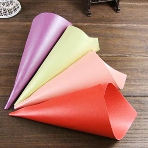 100pcs colors Creative Brown Musical Notes Kraft Paper Flower Cones Candy Boxes Ice Cream Cones Party Gift