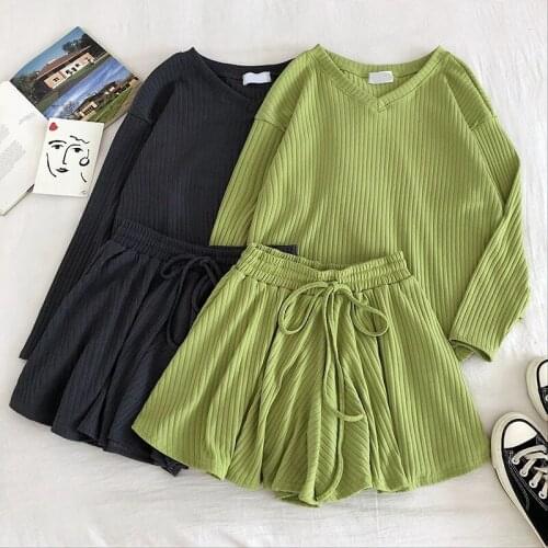 2021 New Summer Fashion Casual Two Piece Set V Neck Long Sleeve Loose Knit Top High Waist Elastic Wide Leg Shorts Pullover