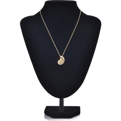 Popular in Europe and the United States, conch pendant necklace, as a gift to friends