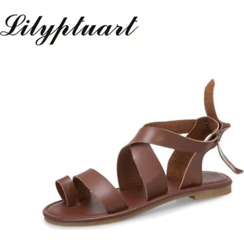 2020 summer plus size 34-43 new toe-clamped round sandals womens summer black and white leisure beach flat sandals