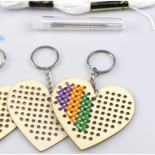 5pcs Heart Wooden Cross Stitch Embroidery Keychain Ring with Thread DIY Craft R7RC