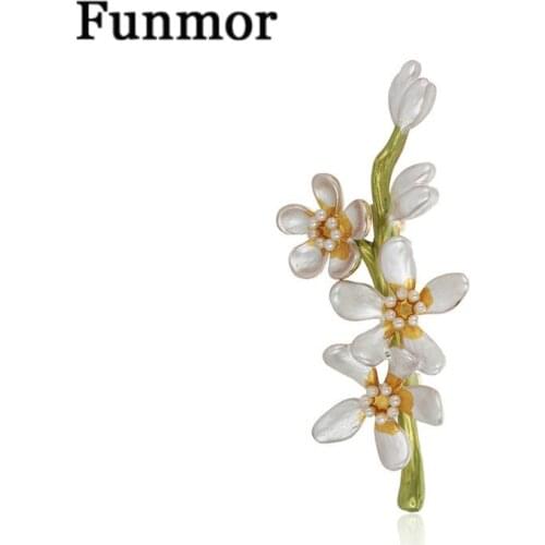 Funmor Elegant Flowers Brooches Enamel Pins Fresh Vivid Plant Corsage Women Girls Holiday Decoration Accessories Dress Bijoux