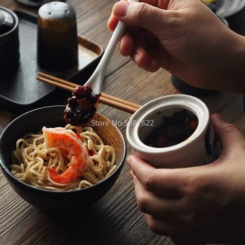 Chinese Style Chili Pot Retro Seasoning Box Kitchen Restaurant Chili Jar Condiment Jar Ceramic Salt Can Storage Tank