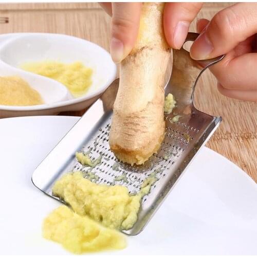 1pcs Stainless Steel Garlic Presses Manual Garlic Mincer Chopping Garlic Tools Curve Fruit Vegetable Tools Kitchen Gadgets