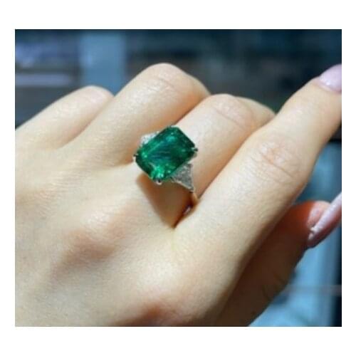 Custom ring Experimental emerald 18K gold ring 10ct