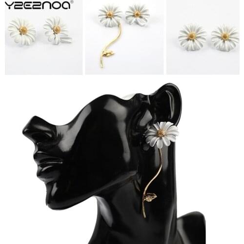 Korean Style Cute Small Daisy Flower Stud Earrings For Women Girls Sweet Statement Asymmetrical Earring Party Jewelry Gifts