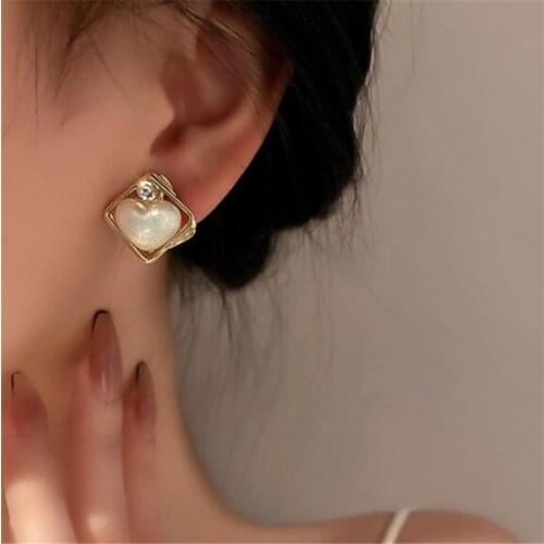 Creative Simple Crystal Heart Earrings Charming Female Gold Stud Earrings Romantic Wedding Womens Jewelry