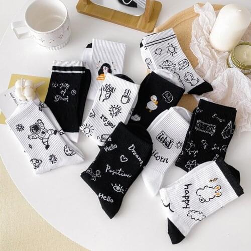 New Autumn Black and White Sports Women Socks Cotton Cute Women Astronaut Socks Funny Harajuku Casual Printed Socks Summer