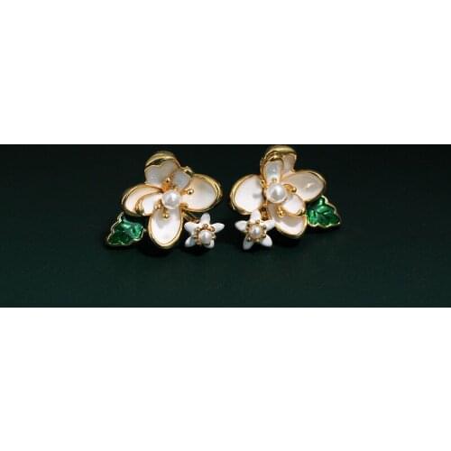 Simple Elegant White Flower Earring For Women Sweet Cute Gardenia Stud Ear Jewelry Good Female Lady Gift Party Accessories New
