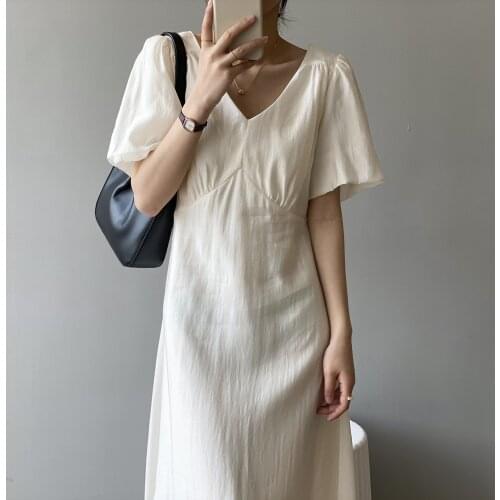 Summer High Street V-neck Retro Pleated Dress Women New French High Waist Bubble Sleeve Simple White Elegant Tencel Dress 80168