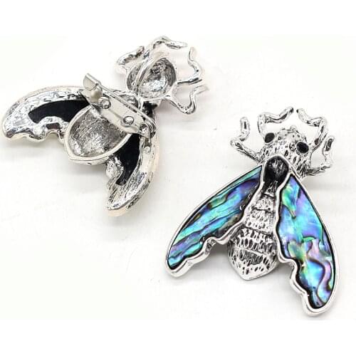 Natural Alloy Shell Brooch Pin With Hand-Carved Lifelike Lovely Insect-Shaped Charm Brooch for Unisex Banquet Party Wear 40x43mm