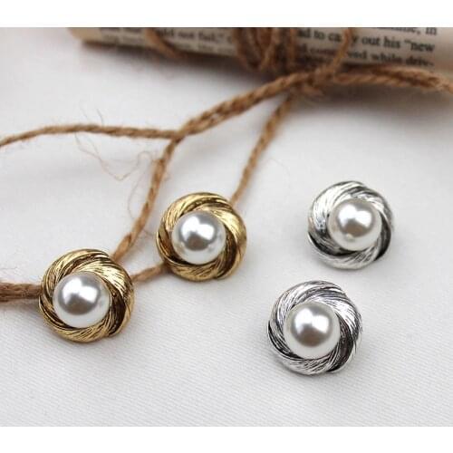 Vintage Gold Silver Color Metal Imitation Pearls Stud Earrings 2020 New Fashion Luxury Alloy Stud Earrings For Women Party