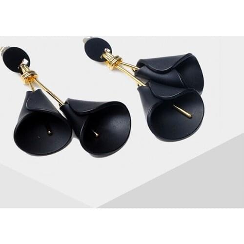 Amorita boutique CALLA LILY Ear clip