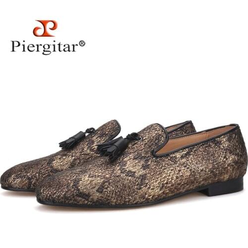 Piergitar 2020 crocodile pattern brown color men loafers handmade classic men tassel shoes for party and banquet leather insole