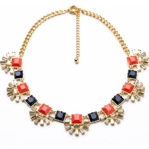 Different Colors Trendy Jewelry of the Hottest Sale Extravagant Charming Resin Geometric Shiny Gold Color Choker Necklace