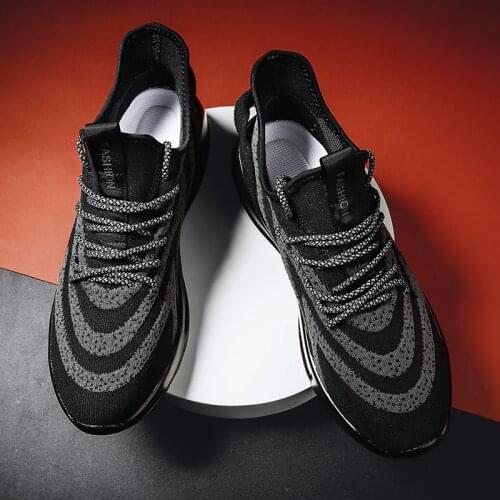 Light 2020 male para sneaker hombre Fashion sports casuales Men zapatos fashion Male trainers solid summer white black on s men