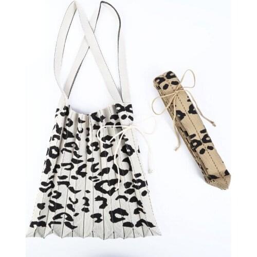 Yeqofcd Female Leisure Shoulder Bag Leopard Printed Casual Tote Girl Woven Knitted Shopping Bags Wrinkle Handbag