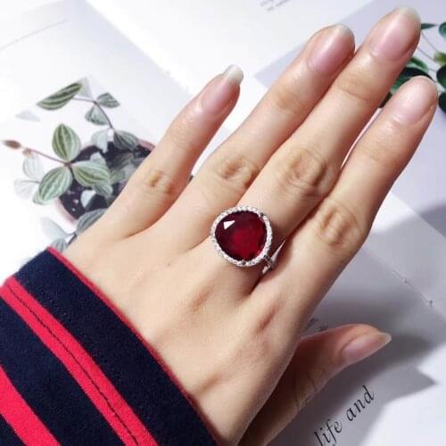 Top Quality New Fashion Triangular Claw Stone Candy Ring Mosaic AAA+ Crystal Cute Knuckle Ring for Women