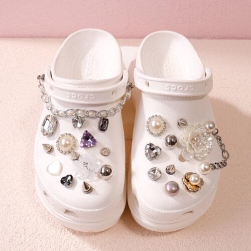 Fashion DIY Rhinestone Shoe Decorations High Quality Bundle Pearl Shoe Chain 2021 All-match Croc Charms Designer Handmade Trendy