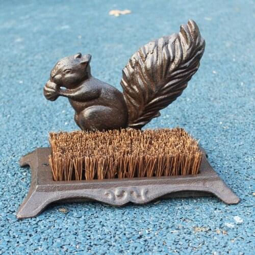 Rustic Squirrel Cast Iron Boot Scraper With Palm Fiber Brush Vintage Home Garden Hedgehog Statue Decor Heavy Metal Shoes Cleaner