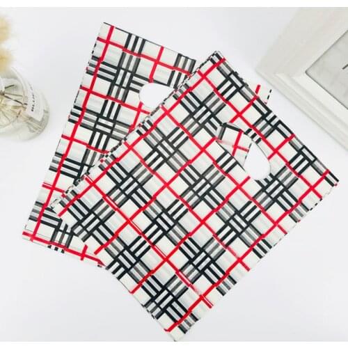 Small Black Red Striped Lattice 20x25cm Plastic Gift Bag With Handles Jewelry Plastic Gift Handle Bags For Shops 100pcs