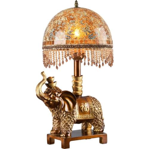 European style retro bedroom decor creative elephant bedside table lamp Eco-friendly resin light luxury lampada comodino