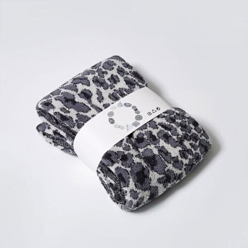 Papa&Mima Grey Leopard Print Knitted Summer Quilted Thread Blanket Throws Acrylic Microfiber Nap Air-conditional Bedspread
