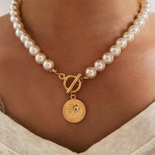 Uer Classic Acrylic Pearl Strand Necklace For Women Gold Color Alloy Coin Queen Portrait Pendant Necklace New Fashion Jewelry