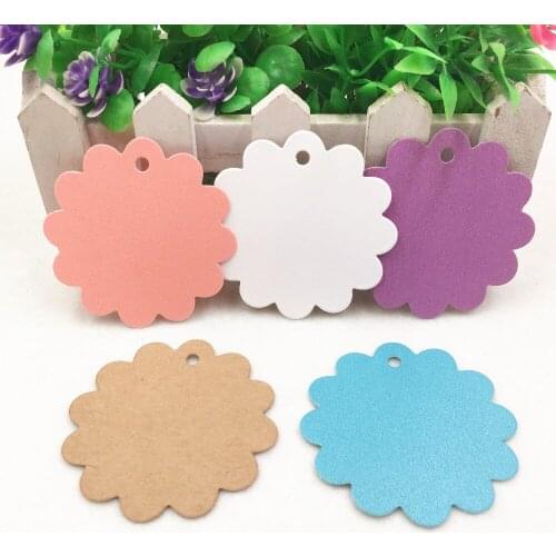 200pcs 6x6cm Paper Flower Round Price Tag Swing Paper Favor Note Gift Tags Wedding Scallop Packing Labels Blank Luggage Tags