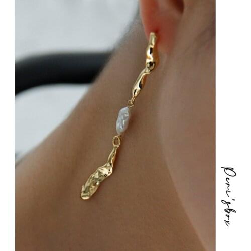 Perisbox Long Mismatched Pearl Dangle Earrings Asymmetric Baroque Freshwater Pearl Earrings Hammered Bar Irregular Drop Earring