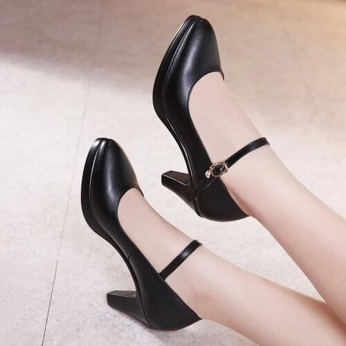 Work shoes black professional interview to work is wearing a pointed stiletto with a model cheongsam catwalk big size single