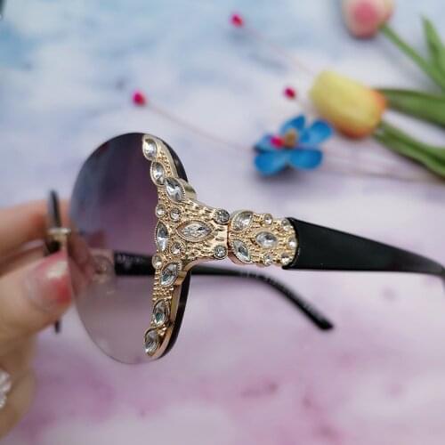 2021 New Large-frame Diamond-encrusted Frameless Sunglasses Female Net Celebrity Street Fashion Personality Fashion Sunglasses