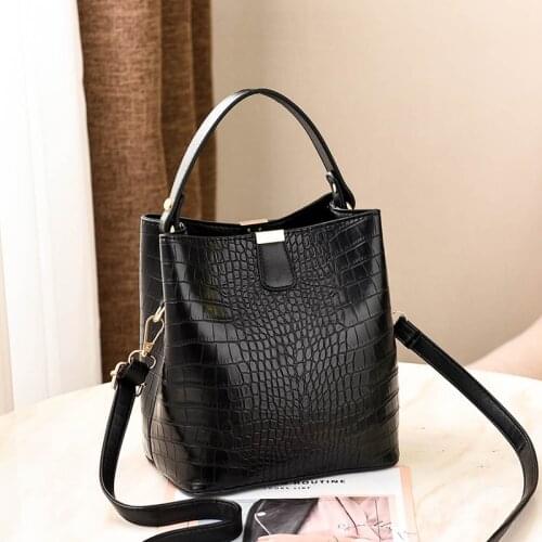 Fashion Women Chains Handbag Crocodile Grain PU Leather Purses and Handbags Luxury Designer Bag Luxury Female Messenger 2021