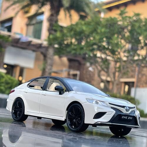 1:24 Toyota Camry Alloy Car Model Diecasts Metal Toy Vehicles Car Model Collection Simulation Sound and Light Childrens Toy Gift