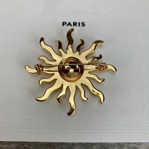 2021 Luxury Brand Fashion Vintage Style Sun Brooch Sweater Light Gold Color Fine Top Quality Cute Lovely Jewelry
