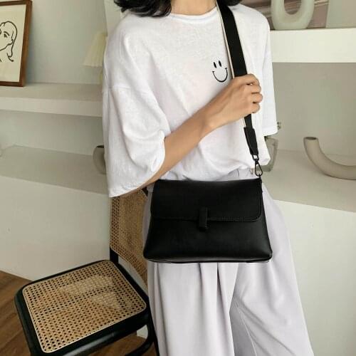2021 New Womens Bag Wide Shoulder Belt Fashion Simple Leisure Small Square Bag Summer Single Shoulder Messenger Bag