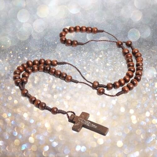 Natural Pine Wood Grain Beads Jesus Cross Rosary Necklace Carved Rosary Pendant Christian Jewelry Necklace Harajuku