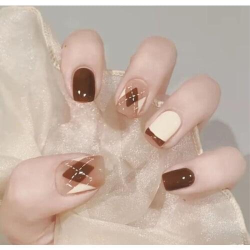 24Pcs Fashion Short Round Head Fake press on Nail Cute MilkTea Color Shiny Gold Foil Blooming Gradient artificial nail with glue
