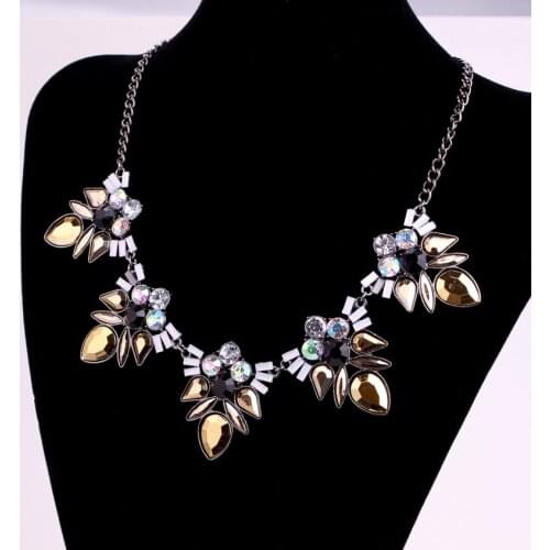 Hot New Fashion Crystal Necklace The Latest Fashion In Europe And America And Colorful European Style Necklace