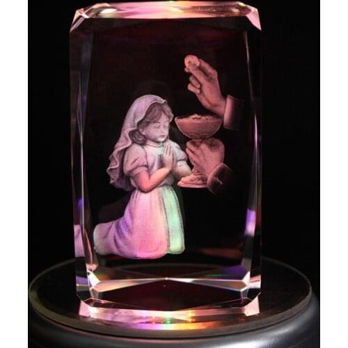 Meaningfull 3D laser Engraving Praying Girl Crystal Cube Home Decoration First Holy Communion Present Souvenir Favor Gifts
