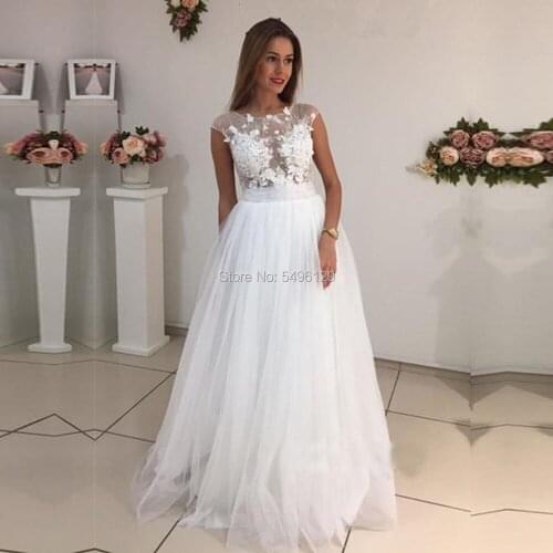 Simple Tulle A Line Boho Wedding Dresses with 3d Flowers 2020 Scoop Neck Cap Sleeves Floor Length Bridal Wedding Gowns Boho