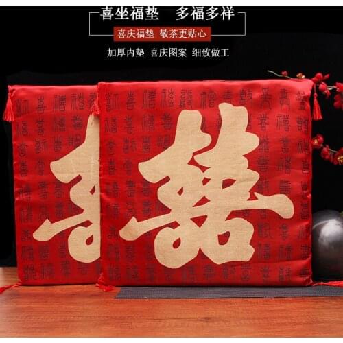 Bridegroom and bride worship hall, wedding ceremony, bride red sitting newcomer changed mouth to offer tea cushion cushion