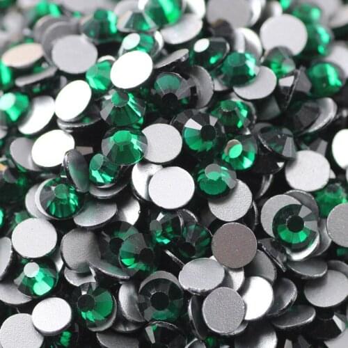 100pcs Cute Crystal Emerald Round Flatback Crystal Nail Rhinestone Different Sizes SS3-20 RS-28