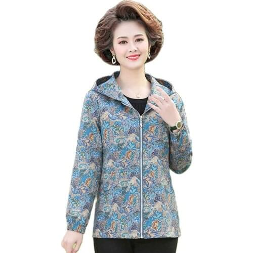 Middle-Aged Elderly Mothers Spring Autumn Windbreaker Jacket Thin Short Large Size New 2021Printing Elegant Female Outerwear