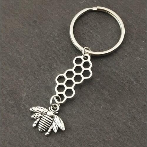 1pcs Antique Silver Color Honeycomb With Bee Keychain Honeycomb Bee Charm Pendant DIY Jewelry Findings Key Ring