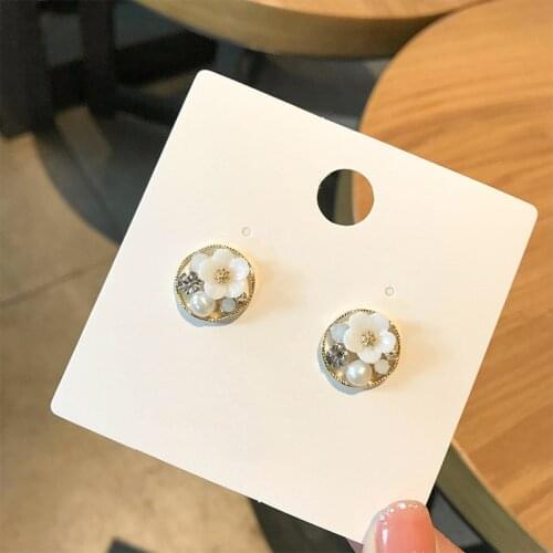 New Sweet Handmade Elegant Shell Imitation Pearl Flower Stud Earrings for Women Fashion Crystal Earrings for Girls Jewelry Gifts