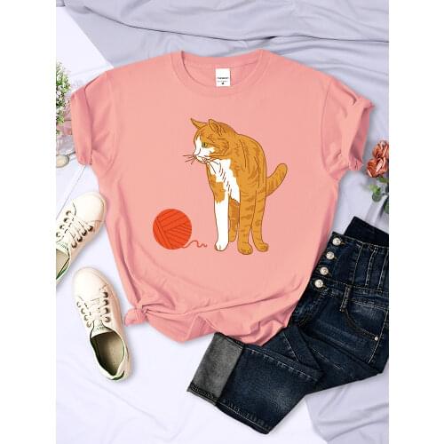Cat Playing With A Ball Of Yarn Print Female T-shirts Fashion New T Shirts Large Size Summer Top Simple Fit Female Tops Shirts